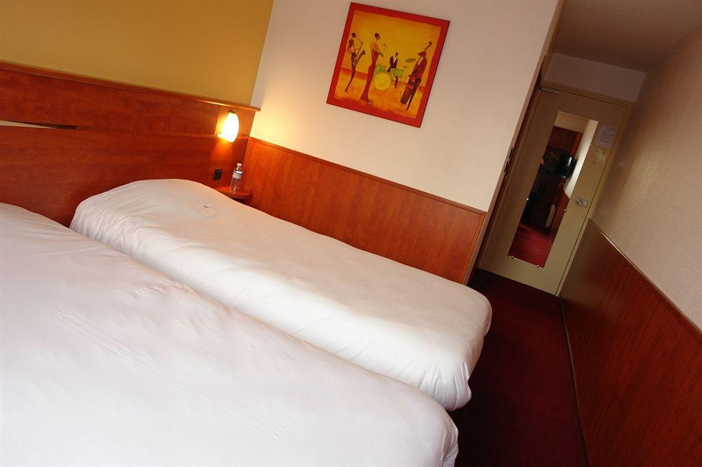 Brit Hotel Rennes Cesson Екстериор снимка