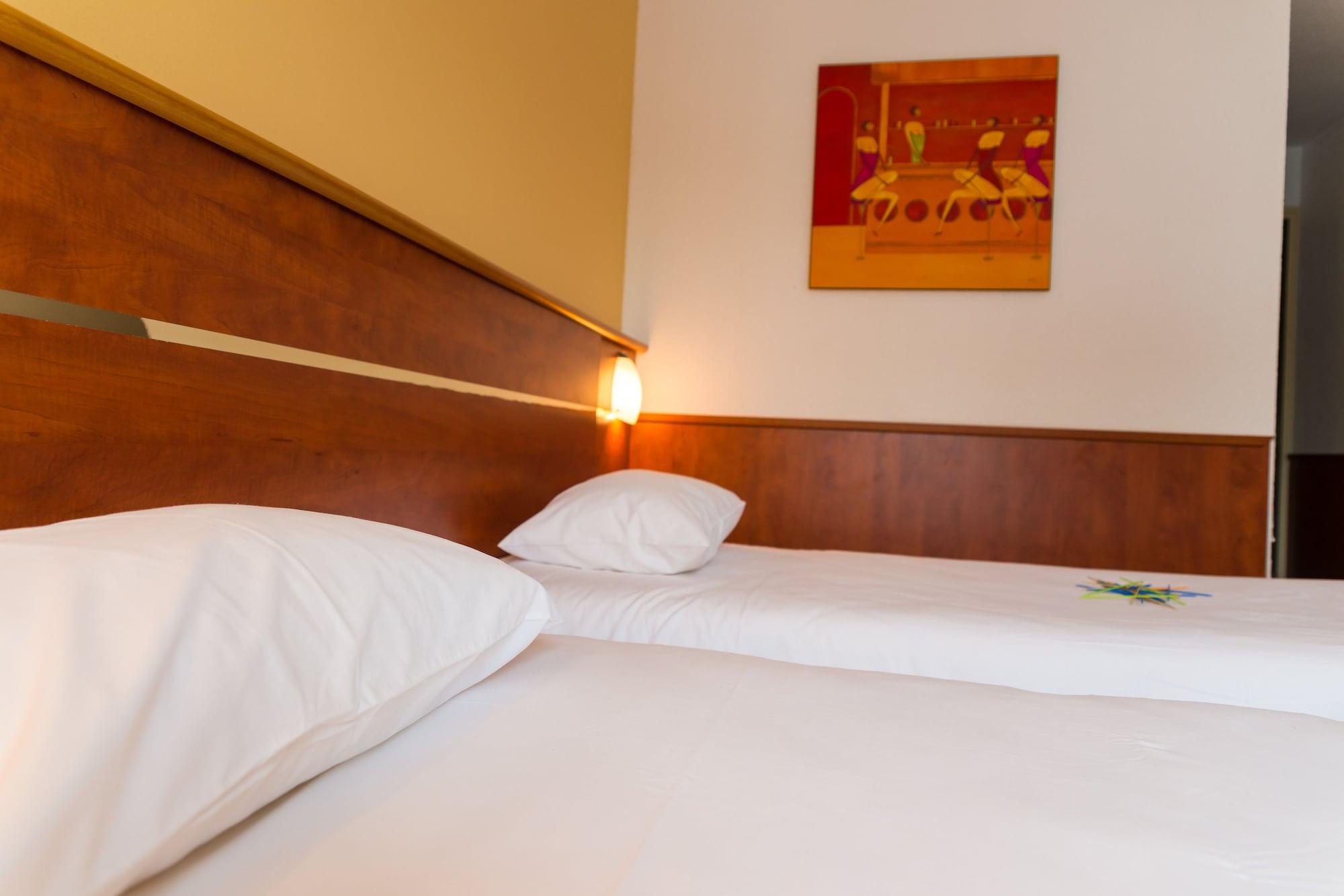 Brit Hotel Rennes Cesson Екстериор снимка